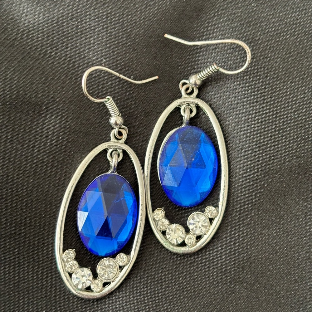 Blue jewel earrings 💙